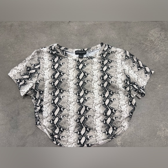 Streetwear Society Tops - Women’s shirt size L